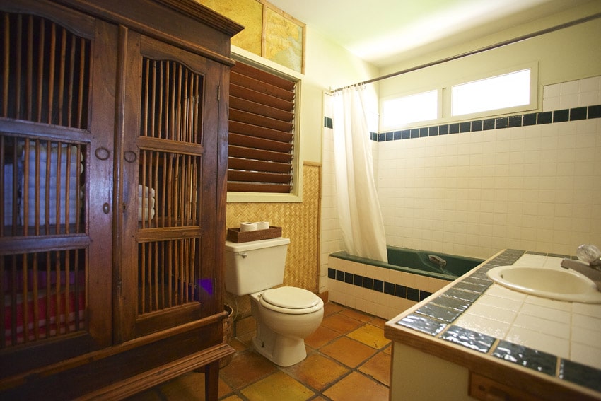 Fielding House Kauai vacation rental bathroom