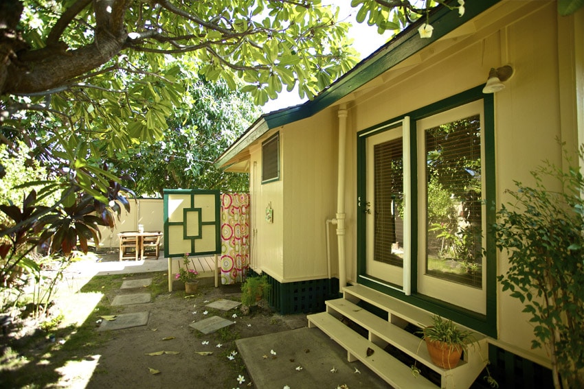 Hale Laakea Kekaha vacation rental patio area